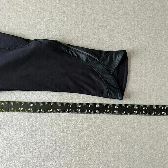 Lululemon Chase Me Crop II Black Faux Leather Trim Size 4 Mesh Workout Gym - Picture 12 of 12